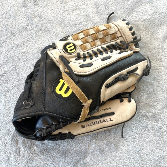 Wilson Other - Wilson Baseball Glove A2452 11 1/2" Right Hand Throw